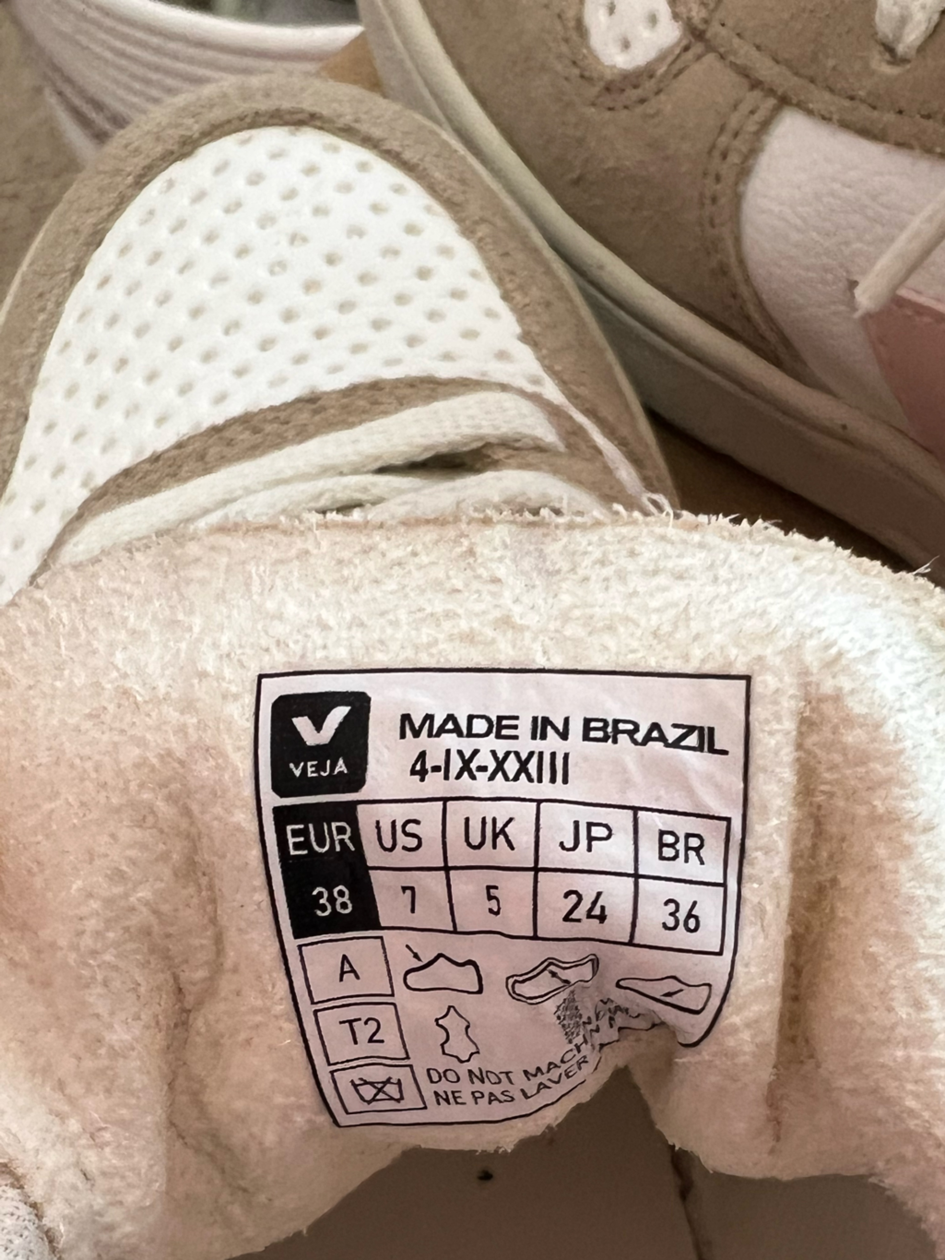 Veja Women’s V-10 Sneakers In White, Beige & Pink Size 7 — image 5 of 7